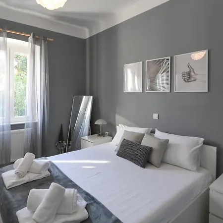 Lera With Private Parking, 150m From Sea * Opatija