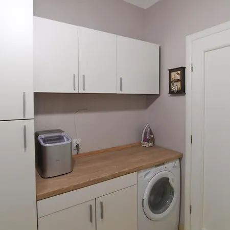 Apartman Lera With Private Parking, 150m From Sea Abbázia