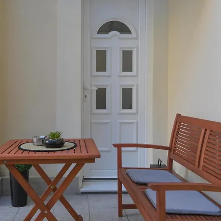 Lera With Private Parking, 150m From Sea Apartment *