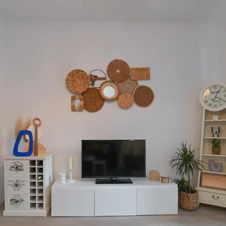 Lera With Private Parking, 150m From Sea