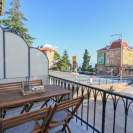아파트 Lera With Private Parking, 150m From Sea *