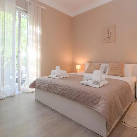 아파트 Lera With Private Parking, 150m From Sea